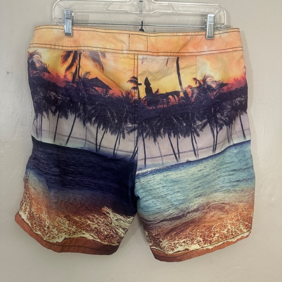 Fox Swim Trunks 34" waist 7.5" inseam Gently worn 100% polyester External lacing - Picture 3 of 4